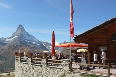 スイスの山のレストランでのランチ